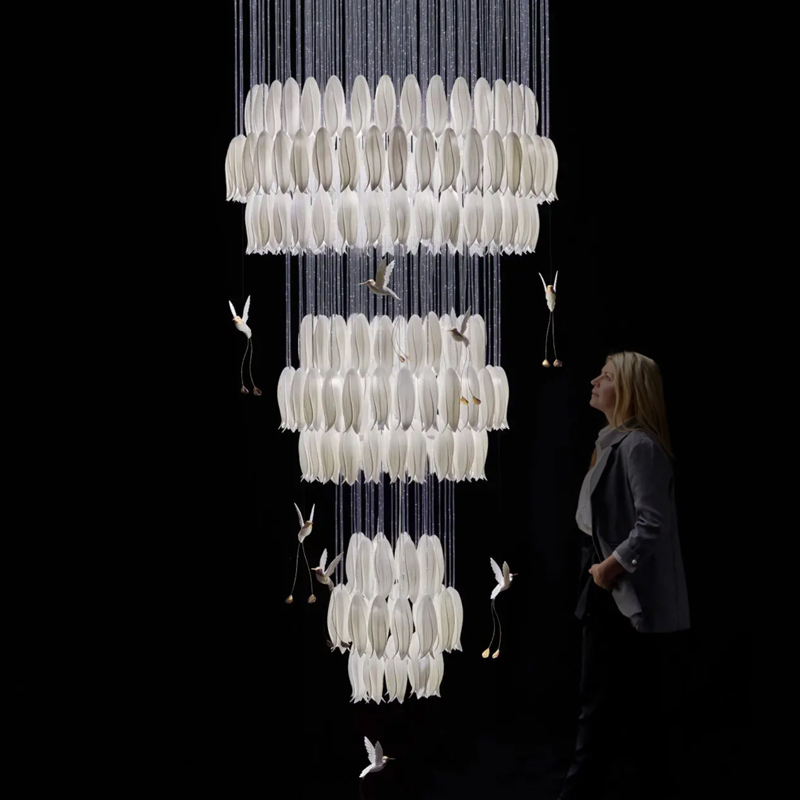 Большая Люстра для Лестницы Sagarti Contemporary chandelier ALBA GRAND Flowers & Birds Белый Золотой Большая Люстра для Лестницы Sagarti Contemporary chandelier ALBA GRAND Flowers & Birds Белый Золотой во Владивостоке | Loft Concept