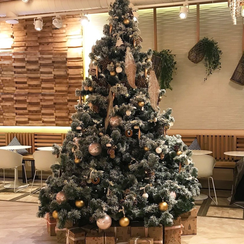 Дизайнерская Елка с Золотым новогодним декором Christmas Tree Golden Feathers Золотой Зеленый Дизайнерская Елка с Золотым новогодним декором Christmas Tree Golden Feathers Золотой Зеленый во Владивостоке | Loft Concept