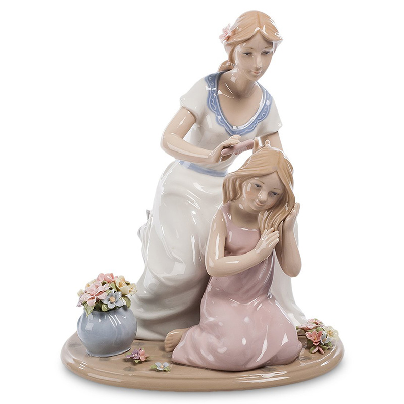Статуэтка фарфоровая Мама с дочерью Charming Statuette Белый Розовый Серо-голубой Бежевый Статуэтка фарфоровая Мама с дочерью Charming Statuette Белый Розовый Серо-голубой Бежевый во Владивостоке | Loft Concept