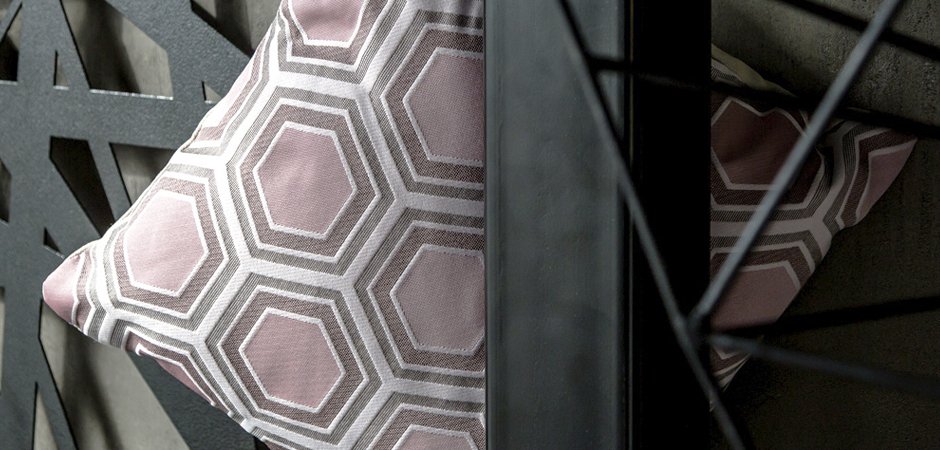 Подушка Hexagon Pink Geometry Подушка Hexagon Pink Geometry - Loft-Concept во Владивостоке
