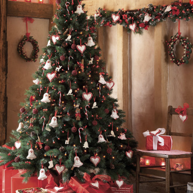 Дизайнерская Елка с Белым и Красным декором Christmas Tree Gingerbread Decor Белый Красный Дизайнерская Елка с Белым и Красным декором Christmas Tree Gingerbread Decor Белый Красный во Владивостоке | Loft Concept