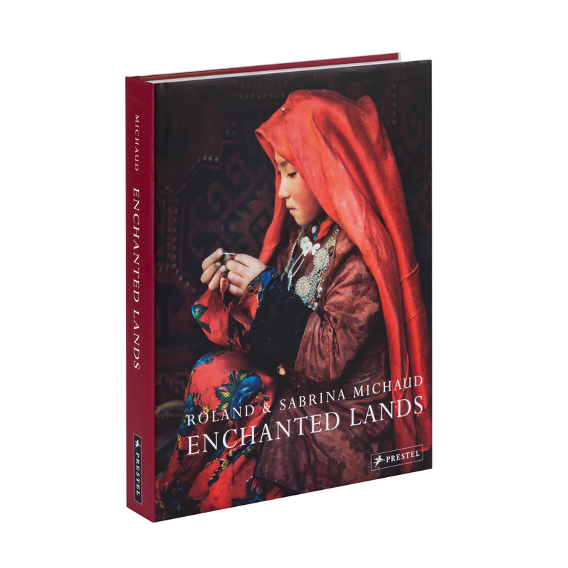 Книга ROLAND & SABRINA MICHAUD: ENCHANTED LANDS  во Владивостоке | Loft Concept 