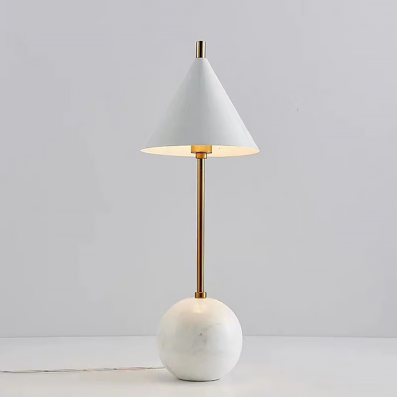 Настольная лампа CLEO ball white Белый Латунь во Владивостоке | Loft Concept 