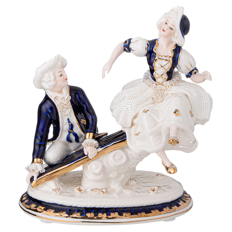 Статуэтка фарфоровая Влюбленная пара Charming Statuette Белый Синий Золотой Статуэтка фарфоровая Влюбленная пара Charming Statuette Белый Синий Золотой во Владивостоке | Loft Concept