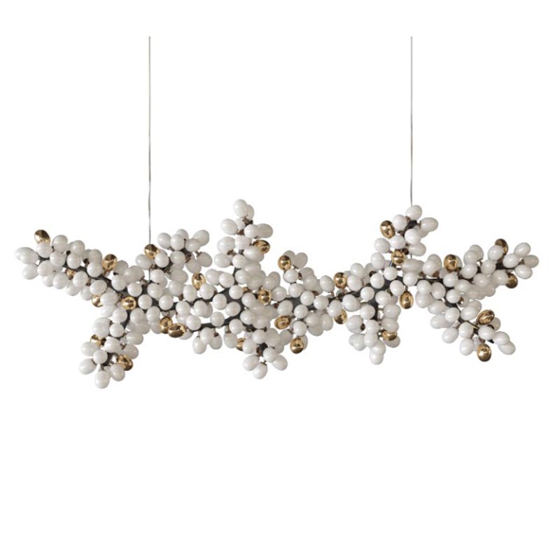 Большая дизайнерская люстра горизонтальная Valiant Chandelier Horizontal Barlas Baylar Бронза Белый Большая дизайнерская люстра горизонтальная Valiant Chandelier Horizontal Barlas Baylar Бронза Белый во Владивостоке | Loft Concept
