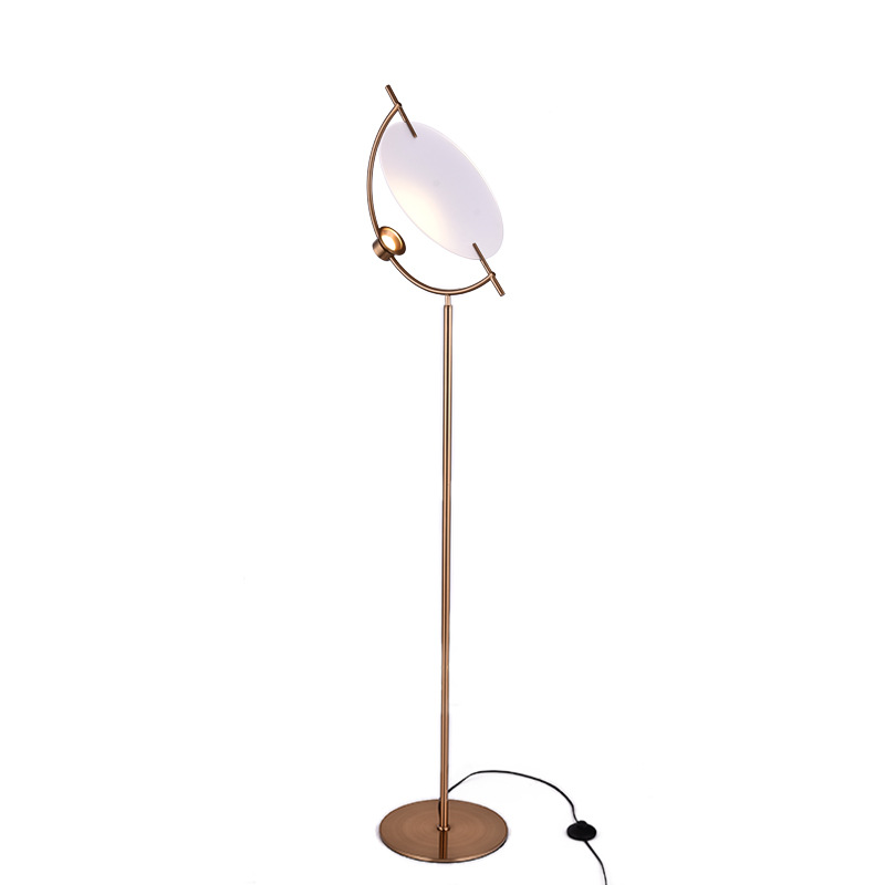Торшер Gaspar Floor lamp Белый Золотой Торшер Gaspar Floor lamp Белый Золотой во Владивостоке | Loft Concept