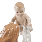 Статуэтка фарфоровая Девушка с ребенком Charming Statuette варинант исполнения - 1 | Loft Concept во Владивостоке