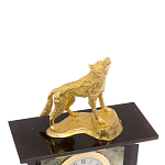 Часы настольные с декором в виде волка из натурального камня Офиокальцит Wolf Stone Clock варинант исполнения - 3 | Loft Concept во Владивостоке