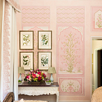 Обои ручная роспись Jharokha Arches Original colourway on pink painted Xuan paper варинант исполнения - 1 | Loft Concept во Владивостоке
