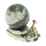 Шар с декором в виде бронзовой ящерицы на подставке из натурального камня Змеевик Natural Stone Spheres 4.5 см варинант исполнения - 2 | Loft Concept во Владивостоке