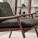 Кресло c каркасом из массива дерева и мягкой кожаной обивкой Walnut Armchair варинант исполнения - 6 | Loft Concept во Владивостоке