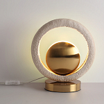 Настольная лампа с бежевым текстурным кольцом и латунным шаром в центре Tactile   варинант исполнения - 3 | Loft Concept во Владивостоке