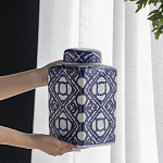 Ваза прямоугольной формы с крышкой и геометрическим узором в сине-белых цветах Blue & White Ornament  варинант исполнения - 8 | Loft Concept во Владивостоке