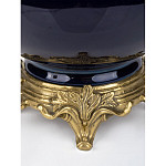 Ваза темно-синяя фарфоровая на бронзовой подставке с ажурным ободком и изогнутыми ручками Eden Garden варинант исполнения - 3 | Loft Concept во Владивостоке