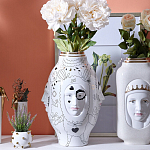 Ваза с декоративными лицами и графическими элементами в виде сердец и символов Faces of Imagination варинант исполнения - 5 | Loft Concept во Владивостоке
