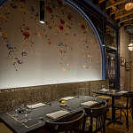 Обои ручная роспись Falling Flowers Standard colourway on Pale Grey dyed silk варинант исполнения - 2 | Loft Concept во Владивостоке