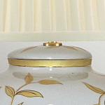 Настольная лампа с фарфоровым основанием бежевого цвета с рисунком и плиссированным абажуром на темной подставке Elstead Lighting варинант исполнения - 8 | Loft Concept во Владивостоке