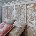 Двуспальная кровать из массива манго с резьбой Olan Grey Mango Bed варинант исполнения - 2 | Loft Concept во Владивостоке