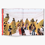 Книга по искусству Yayoi Kusama: I Spend Each Day Embracing Flowers варинант исполнения - 4 | Loft Concept во Владивостоке