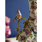 Ваза белого цвета из фарфора с цветочным рисунком и бронзовыми ручками с фигурками птиц Eden Garden porcelain and bronze варинант исполнения - 1 | Loft Concept во Владивостоке