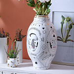 Ваза с декоративными лицами и графическими элементами в виде сердец и символов Faces of Imagination варинант исполнения - 3 | Loft Concept во Владивостоке