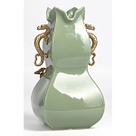 Ваза зеленого цвета из фарфора с бронзовыми ручками в виде драконов и рельефным цветочным декором Eden Garden porcelain and bronze варинант исполнения - 4 | Loft Concept во Владивостоке