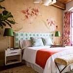 Обои ручная роспись Lilium Special Colourway on yellow painted silk варинант исполнения - 1 | Loft Concept во Владивостоке