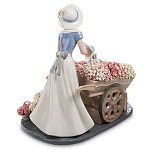 Статуэтка фарфоровая Девушка и маленькая девочка с цветами Charming Statuette варинант исполнения - 3 | Loft Concept во Владивостоке