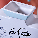 Ваза плоская белая с абстрактными черными линиями в форме лиц Faces of Imagination варинант исполнения - 6 | Loft Concept во Владивостоке