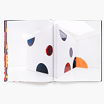 Книга по искусству Yayoi Kusama: I Spend Each Day Embracing Flowers варинант исполнения - 5 | Loft Concept во Владивостоке