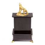 Часы настольные с декором в виде волка из натурального камня Офиокальцит Wolf Stone Clock варинант исполнения - 4 | Loft Concept во Владивостоке