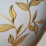 Настольная лампа с фарфоровым основанием бежевого цвета с рисунком и плиссированным абажуром на темной подставке Elstead Lighting варинант исполнения - 9 | Loft Concept во Владивостоке