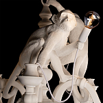 Люстра с тремя фигурами обезьян с лампочками в руках белого цвета Hanging Monkey варинант исполнения - 4 | Loft Concept во Владивостоке