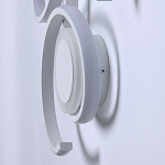 Бра белого цвета с изогнутыми световыми линиями и круглым основанием Luke Lampco Tracer Lamp варинант исполнения - 6 | Loft Concept во Владивостоке