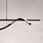 Люстра линейная черного цвета с волнообразным металлическим элементом Luke Lampco Tracer Lamp варинант исполнения - 8 | Loft Concept во Владивостоке