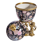 Шкатулка в форме яйца на величественных львах из фарфора с бронзовыми элементами Eden Garden варинант исполнения - 2 | Loft Concept во Владивостоке