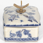 Фарфоровая шкатулка с бронзовой стрекозой Blue and White варинант исполнения - 2 | Loft Concept во Владивостоке