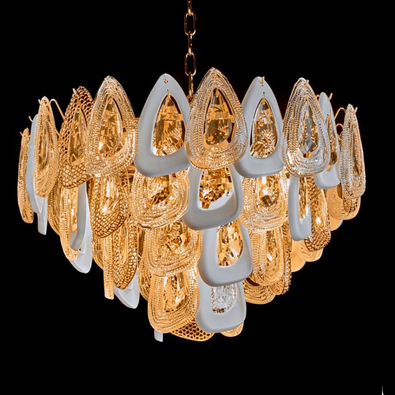 Люстра с многослойными белыми и прозрачными подвесками Character Chandelier Золотой Прозрачный Белый Люстра с многослойными белыми и прозрачными подвесками Character Chandelier Золотой Прозрачный Белый во Владивостоке | Loft Concept